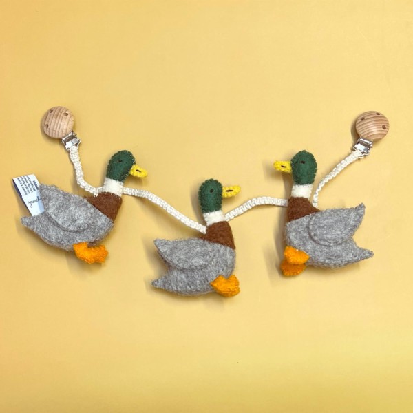 Kinderwagenkette Enten aus Filz | Gamcha - Grau